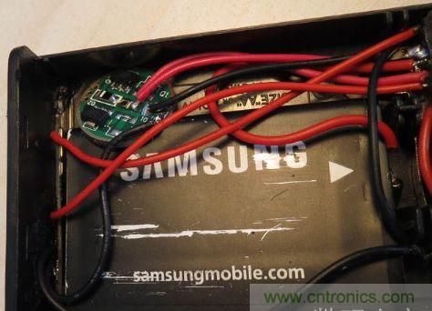 電池盒,安裝上鋰電池,用于外部強光LED供電