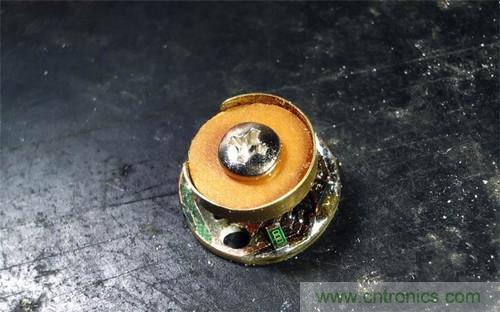 DIY小手電：純手工刻板改造5號電池小手電