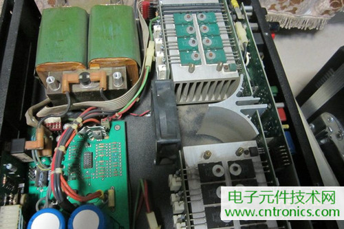 用料很給力！專業后級功放美國高峰FA1201拆解