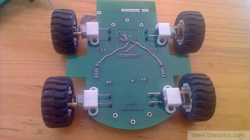 牛人力作！PCB版藍牙智能小車DIY