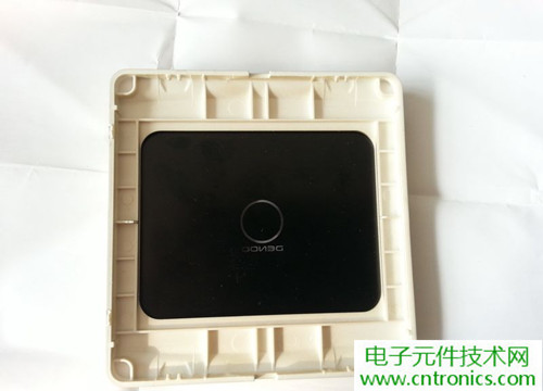 一款觸控開關拆解,做工不錯