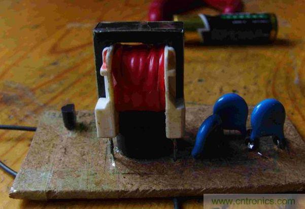 DIY單管自激,領(lǐng)略高壓電火花風(fēng)采