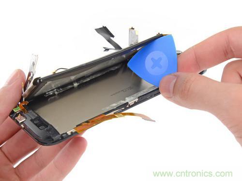 牛人強拆!新HTC One(M8)真機精密做工難修理