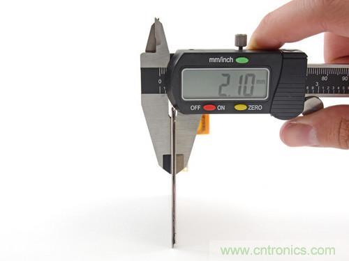 牛人強拆!新HTC One(M8)真機精密做工難修理