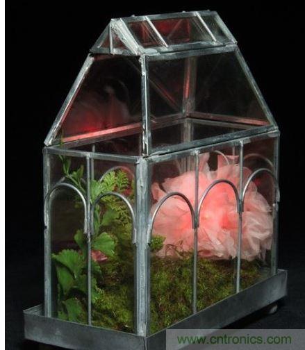 當傳感器讀到的數值低于閾值,則LED會閃爍紅光