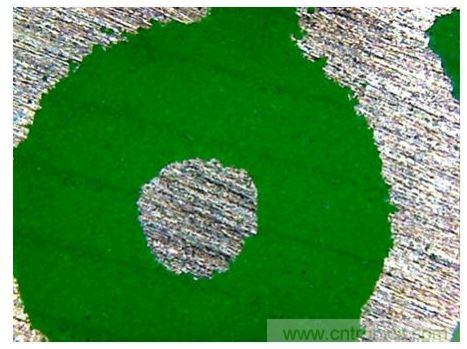 在應用密封材料后,所有空隙都被封住了