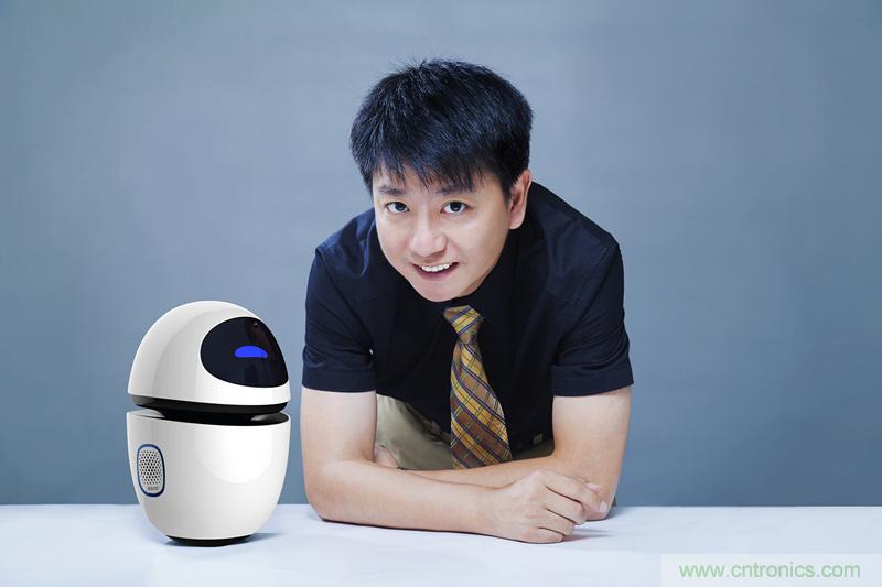 圖1,邱楠透露,狗尾草機器人小白將在2015年10月批量上市