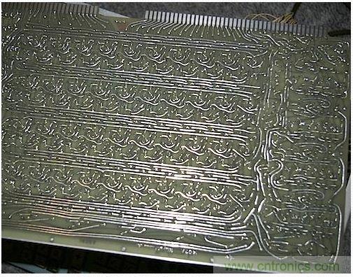 拆解也懷舊，讓人驚嘆的古董級可編程科學計算器 from 1966