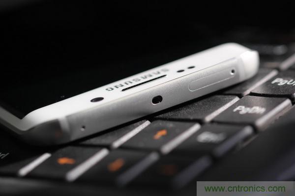 三星S6 Edge+拆解:比S6 Edge加在哪里?