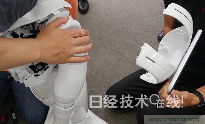 拆解筆記本不過癮，那就來拆拆日本情感機器人吧！