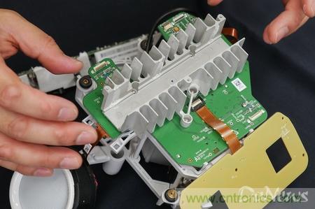 拆解筆記本不過癮，那就來拆拆日本情感機器人吧！