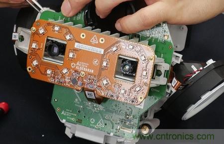 拆解筆記本不過癮，那就來拆拆日本情感機器人吧！