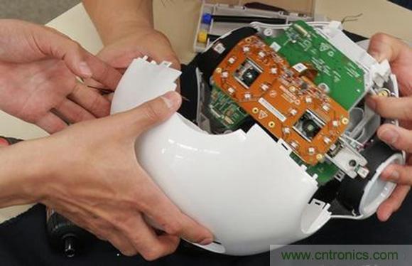 拆解筆記本不過癮，那就來拆拆日本情感機器人吧！