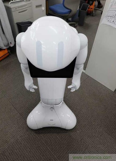 拆解筆記本不過癮，那就來拆拆日本情感機器人吧！