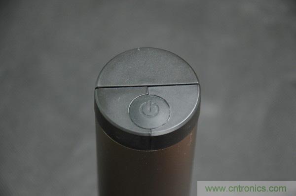 只有奶瓶大小的閃電去漬小神器 &mdash;&mdash;海爾咕咚手持式洗衣機