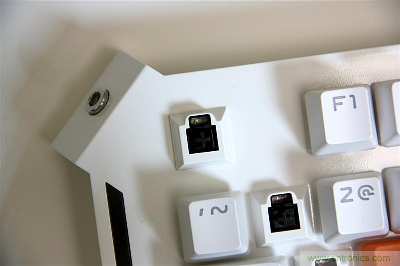 曾經的網吧統治者&mdash;雙飛燕血手幽靈機械鍵盤，真世界最快？