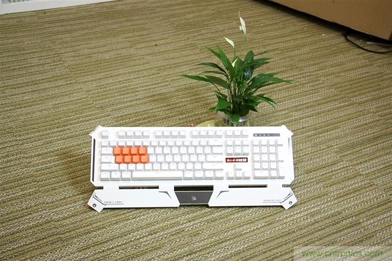 曾經的網吧統治者&mdash;雙飛燕血手幽靈機械鍵盤，真世界最快？