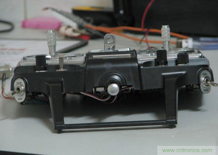 無人機 DIY 制作全過程，酷得不要不要的！