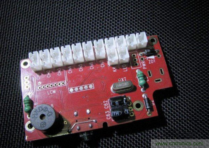 無人機 DIY 制作全過程，酷得不要不要的！