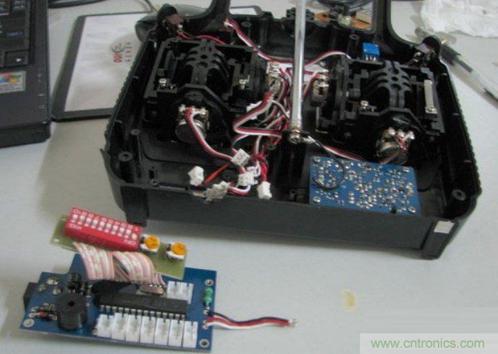 無人機 DIY 制作全過程，酷得不要不要的！