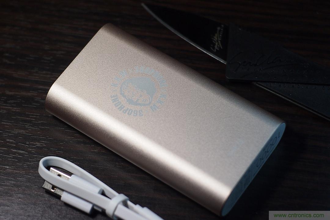 移動電源也玩雙引擎?快到你想象不到