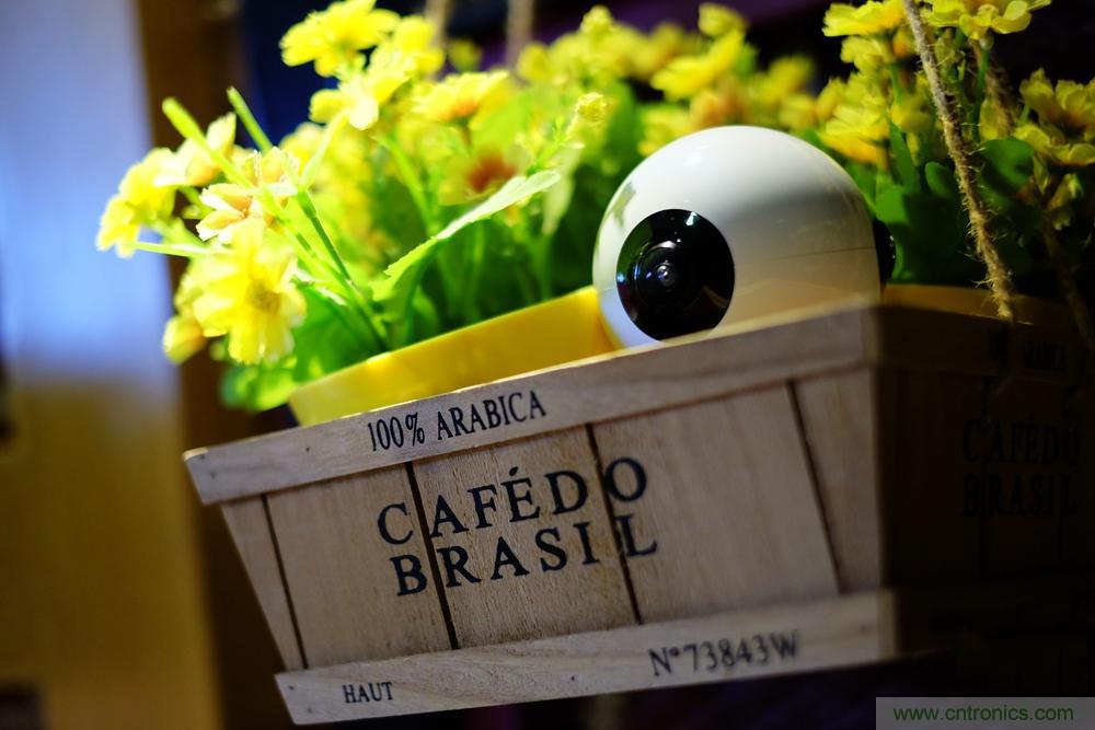 造型神似BB8,讓照片翻滾起來——暴風魔眼