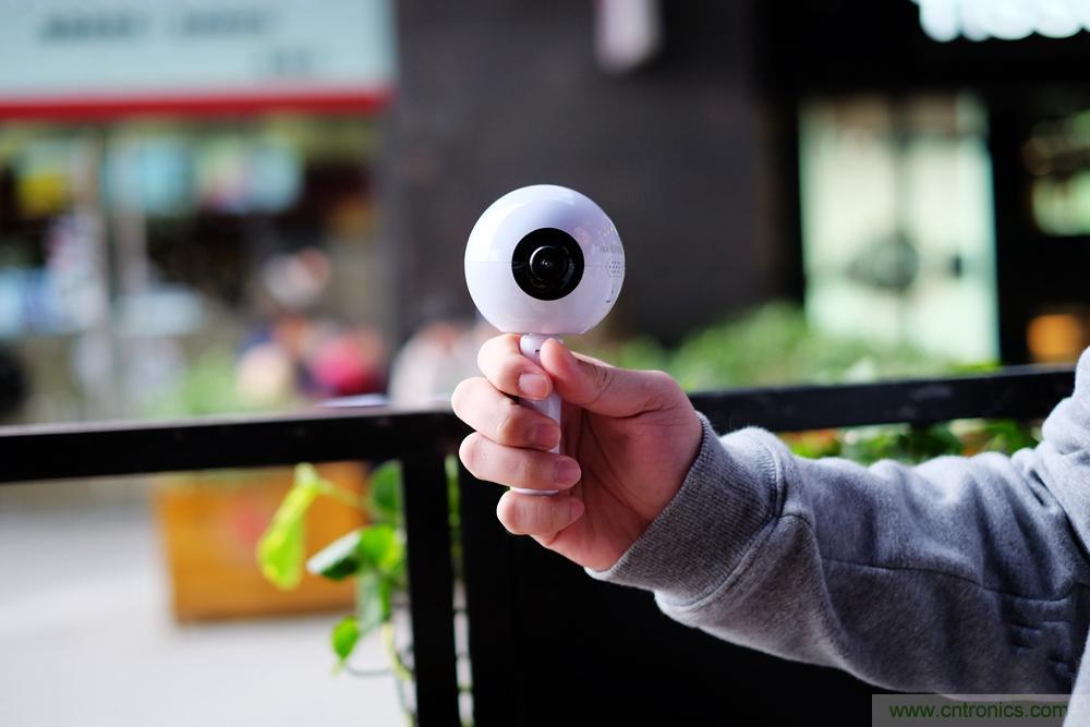 造型神似BB8,讓照片翻滾起來——暴風魔眼