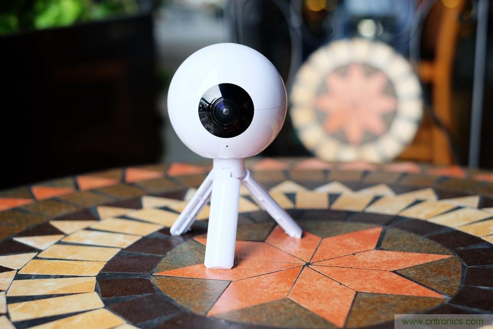 造型神似BB8,讓照片翻滾起來——暴風魔眼