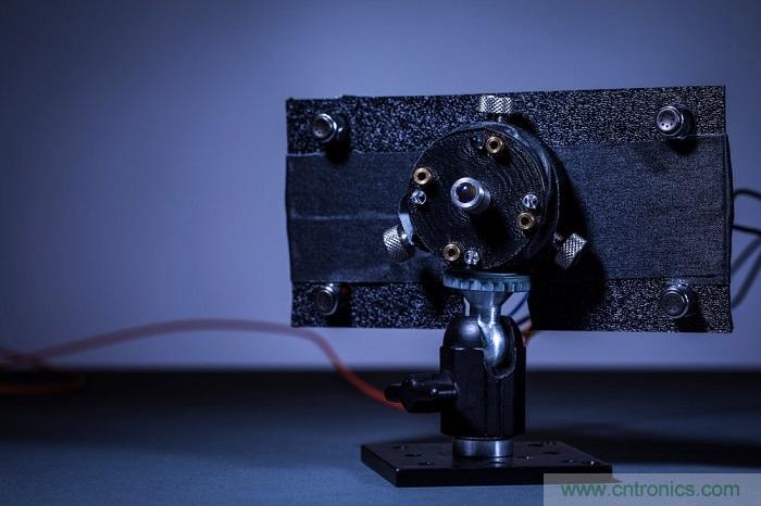 室內激光無線充電新技術亮相，可媲美傳統(tǒng) USB 線纜