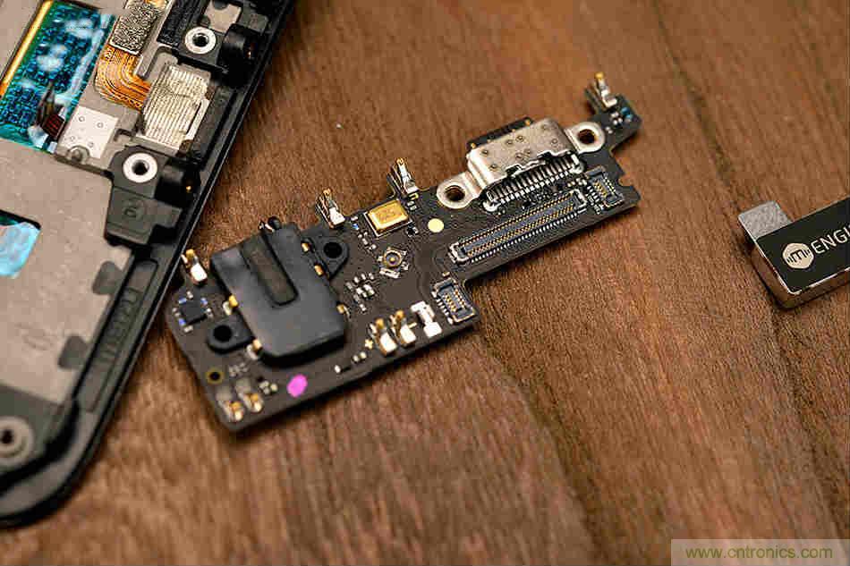 拆解魅族15 Plus：玩轉了新概念，但其工藝究竟如何？