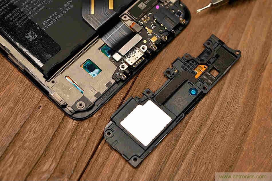 拆解魅族15 Plus：玩轉了新概念，但其工藝究竟如何？