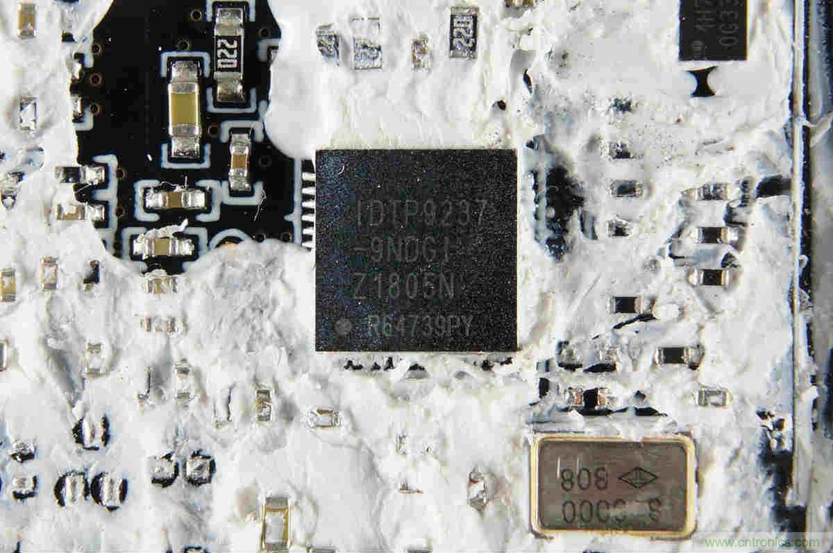 拆解對比：系出同門，小米、紫米無線充電器的差別有多大？