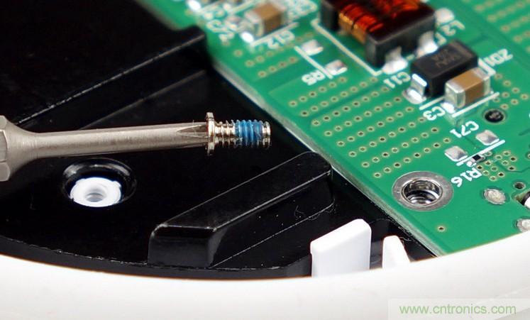 拆解對比：系出同門，小米、紫米無線充電器的差別有多大？