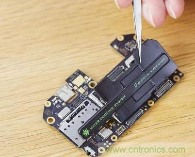 拆解黑鯊手機:多級直觸一體式液冷系統有什么門道?