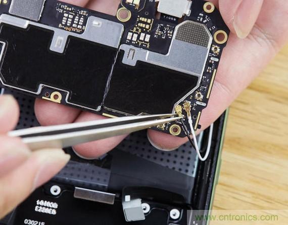 拆解黑鯊手機:多級直觸一體式液冷系統有什么門道?