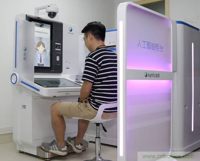 探路政務辦事柜臺“無人化”,引領“互聯網+政務”革新 探路政務辦事柜臺“無人化”,引領“互聯網+政務”革新