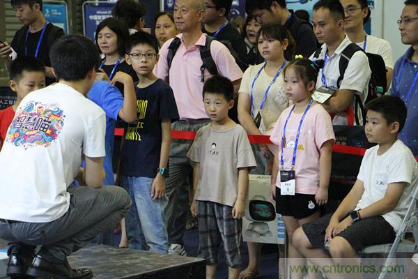 WAIE大戰(zhàn)&ldquo;利奇馬&rdquo;，3萬真粉如約駕臨&ldquo;WAIE 2019第四屆上海國際人工智能展覽會&rdquo;