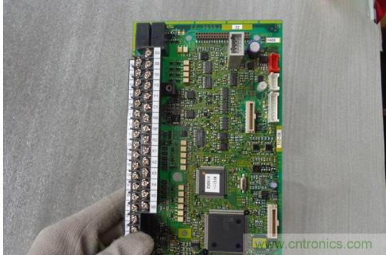 變頻器的輸出頻率調(diào)高，那么輸出電壓將如何提高？