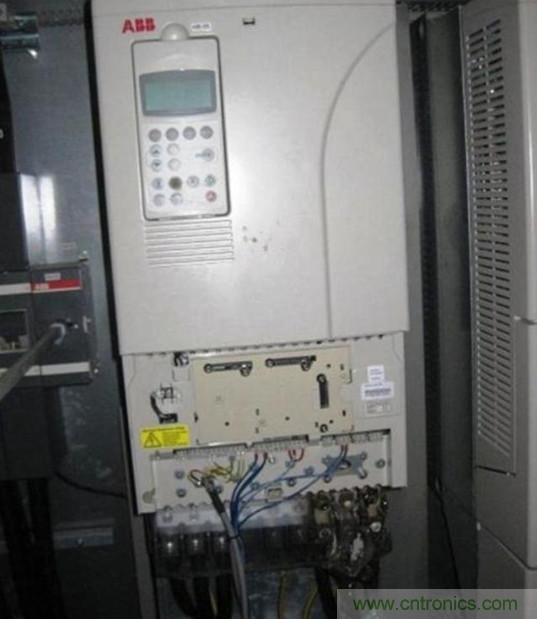 變頻器的輸出頻率調(diào)高，那么輸出電壓將如何提高？