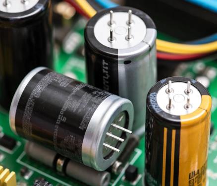 電容選型避坑手冊:參數(shù)、成本與場景化適配邏輯 電容選型避坑手冊:參數(shù)、成本與場景化適配邏輯