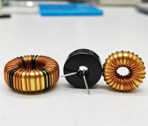 磁珠電感、磁環電感與色環電感：電磁濾波世界的三重變奏曲