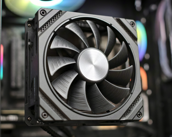 CPU總是過熱降頻？工程師教你只看這5個核心參數，選出高性價比靜音風扇